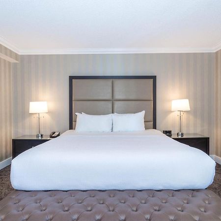 Sandman Signature Edmonton Downtown Hotel Exterior photo